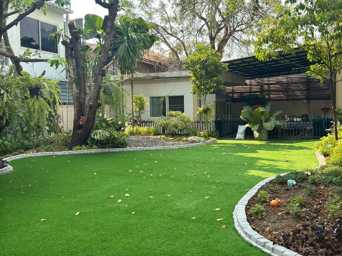 การดูแลรักษาหญ้าเทียมอย่างถูกวิธี