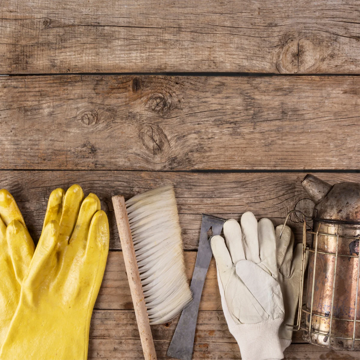 คู่มือการดูแลไม้เทียมให้สวยนาน ทนแดดฝน ไม่ซีด ไม่โก่งตัว