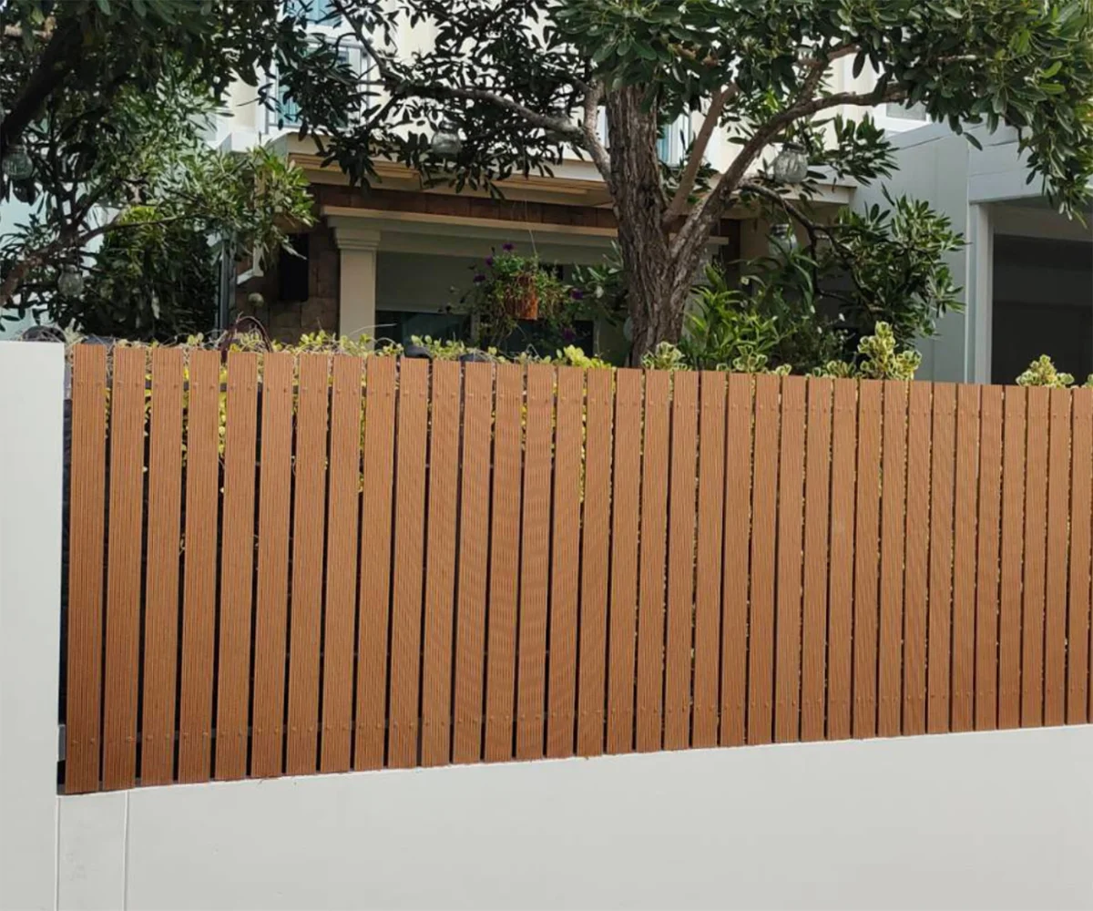 รั้วไม้เทียม WPC เพิ่มความสวยงามและทนทานให้บ้าน